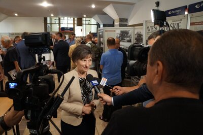 Prezentacja znaczka pocztowego upamiętniającego Henryka Sławika.