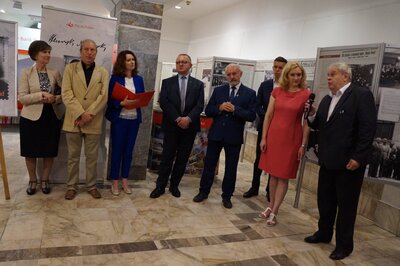 Prezentacja znaczka pocztowego upamiętniającego Henryka Sławika.