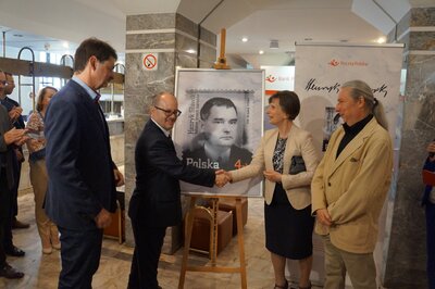 Prezentacja znaczka pocztowego upamiętniającego Henryka Sławika.