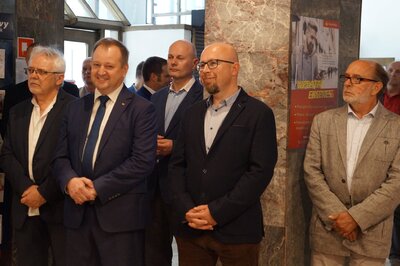 Prezentacja znaczka pocztowego upamiętniającego Henryka Sławika.