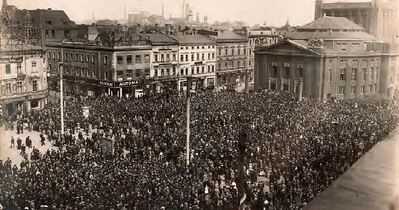 Manifestacja na rynku w Katowicach. Fot. ze zbiorów Archiwum Archidiecezjalnego w Katowicach.