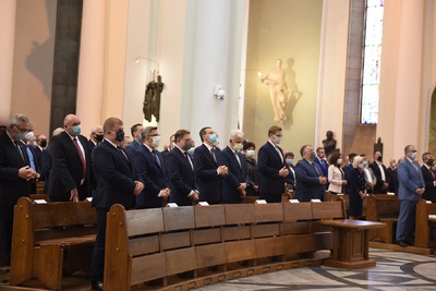 Uroczysta msza św. koncelebrowana pod przewodnictwem metropolity katowickiego abp. Wiktora Skworca, z udziałem sygnatariuszy Porozumienia Jastrzębskiego i Porozumienia Katowickiego została odprawiona w Archikatedrze Chrystusa Króla w Katowicach. Fot. M. Kobylańska