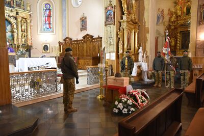 Pogrzeb żołnierza 7. Dywizji Piechoty w Złotym Potoku.