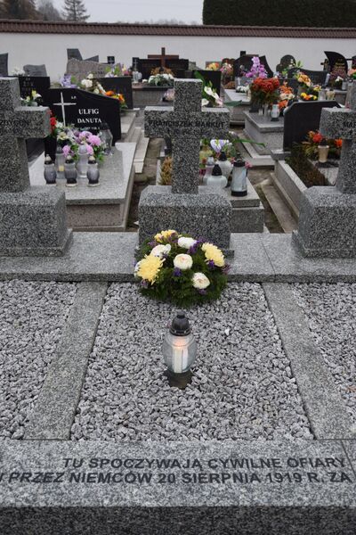 Zakończył się remont grobów wojennych w Chełmie Śląskim.