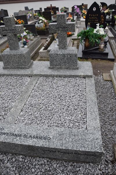 Zakończył się remont grobów wojennych w Chełmie Śląskim.