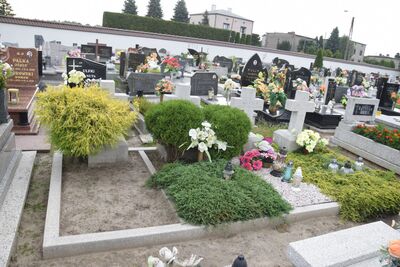 Groby wojenne w Chełmie Śląskim (stan przed remontem).