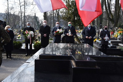 Złożenie kwiatów na grobie Wojciecha Korfantego na katowickim cmentarzu przy ul. Francuskiej. Fot. M. Kobylańska
