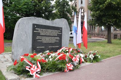 Odsłonięcie tablicy w miejscu niemieckiego obozu w byłej fabryce Schoena – Sosnowiec, 16 lipca 2021