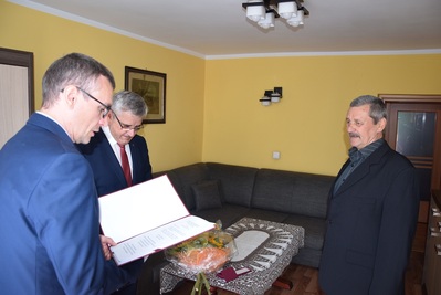 Wręczenie Krzyża Wolności i Solidarności Waldemarowi Edwardowi Marcowi.