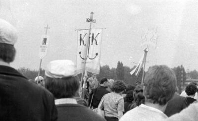 Zdjęcie ze spotkania z papieżem w Katowicach-Muchowcu, 20 czerwca 1983 r. (AIPN Ka 030/177, t. 3, k. 98/2)