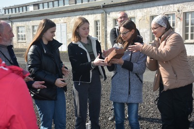 Doświadczenie z cegłą - prowadzi Michał Neumann (Miejsca Pamięci i Przestrogi Ravensbrück).