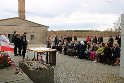 Msza święta pod Totengangiem (Miejsce Pamięci i Przestrogi Ravensbrück).