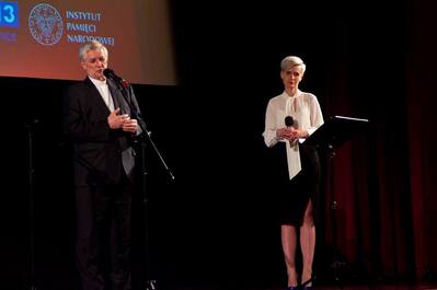 Od lewej bp Marek Szkudło, Marta Sudnik–Paluch.