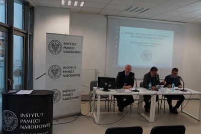 Od prawej – dr Mirosław Sikora (IPN Katowice), prof. Giovani Cerchia, Zbigniew Gołasz.