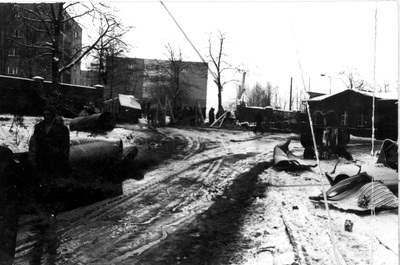 Materiały ze śledztwa prowadzonego przez WPG w Gliwicach w 1981 r., 
widok na główną bramę kopalni. sygn. akt IPN Ka 841/1