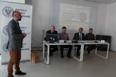 Od lewej: Ryszard Mozgol, Zbigniew Gołasz, Maciej Marmola, dr Andrzej Sznajder, Jarosław Wroński.