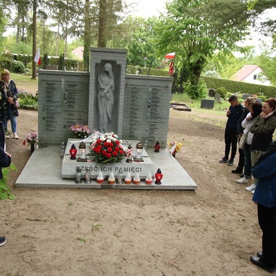 Wyjazd finalistów konkursu „W kręgu pamięci i prozy lagrowej więźniarek KL Ravensbrück”. Fot. Urszula Gierasimiuk/IPN