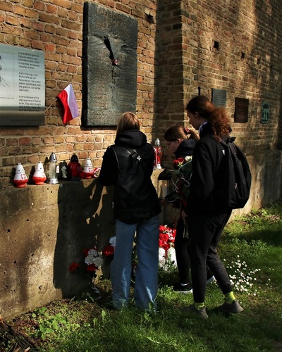 Wyjazd finalistów konkursu „W kręgu pamięci i prozy lagrowej więźniarek KL Ravensbrück”. Fot. Urszula Gierasimiuk/IPN