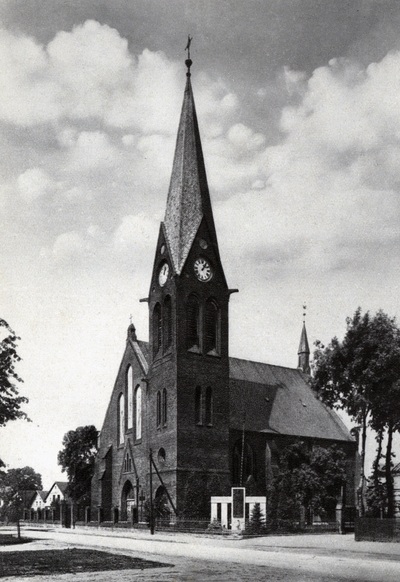 Popielów (dawniej Stary Popielów) w pow. opolskim; kartka wydana z okazji pięćdziesięciolecia istnienia nowego kościoła (1889–1939); wyd. i prawa autorskie: Foto-Heimann, Opole; IPN Ka 04/2681