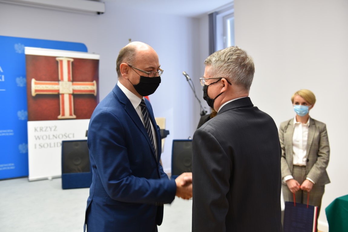 Uroczystość wręczenia Krzyży Wolności i Solidarności w Krakowie – fot. Żaneta Wierzgacz (IPN Kraków) Uroczystość wręczenia Krzyży Wolności i Solidarności w Krakowie – fot. Żaneta Wierzgacz (IPN Kraków)