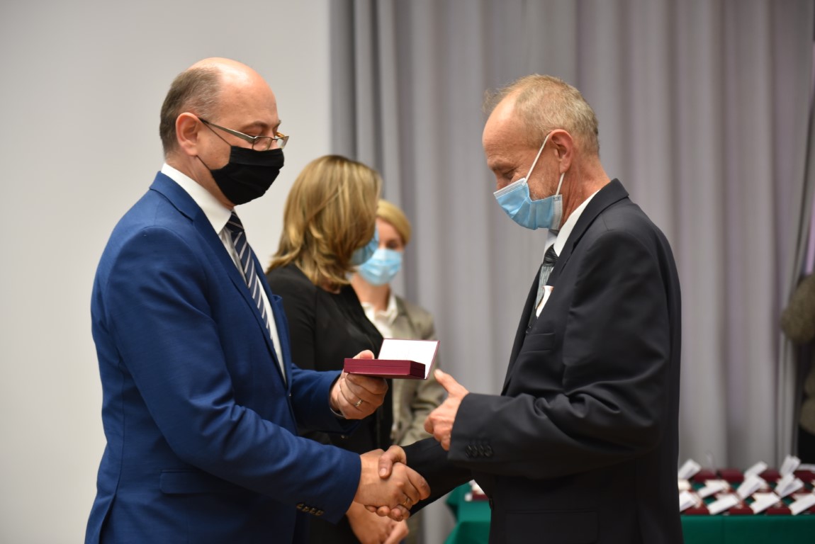 Uroczystość wręczenia Krzyży Wolności i Solidarności w Krakowie – fot. Żaneta Wierzgacz (IPN Kraków) Uroczystość wręczenia Krzyży Wolności i Solidarności w Krakowie – fot. Żaneta Wierzgacz (IPN Kraków)