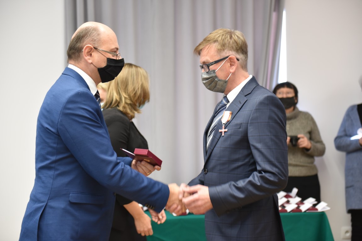 Uroczystość wręczenia Krzyży Wolności i Solidarności w Krakowie – fot. Żaneta Wierzgacz (IPN Kraków) Uroczystość wręczenia Krzyży Wolności i Solidarności w Krakowie – fot. Żaneta Wierzgacz (IPN Kraków)