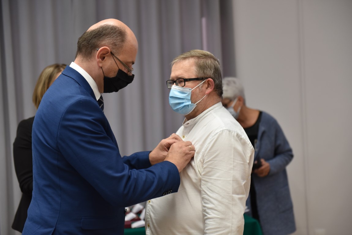 Uroczystość wręczenia Krzyży Wolności i Solidarności w Krakowie – fot. Żaneta Wierzgacz (IPN Kraków) Uroczystość wręczenia Krzyży Wolności i Solidarności w Krakowie – fot. Żaneta Wierzgacz (IPN Kraków)