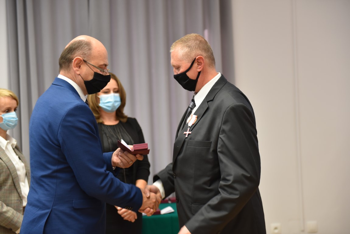 Uroczystość wręczenia Krzyży Wolności i Solidarności w Krakowie – fot. Żaneta Wierzgacz (IPN Kraków) Uroczystość wręczenia Krzyży Wolności i Solidarności w Krakowie – fot. Żaneta Wierzgacz (IPN Kraków)