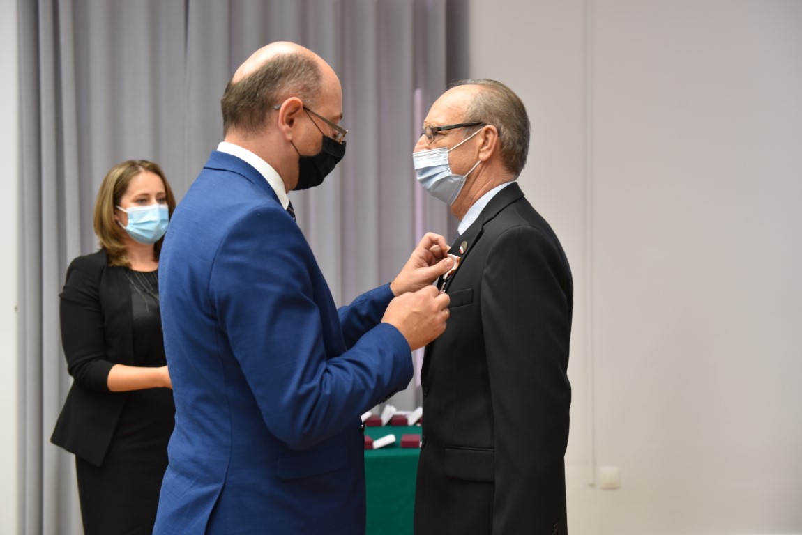 Uroczystość wręczenia Krzyży Wolności i Solidarności w Krakowie – fot. Żaneta Wierzgacz (IPN Kraków) Uroczystość wręczenia Krzyży Wolności i Solidarności w Krakowie – fot. Żaneta Wierzgacz (IPN Kraków)