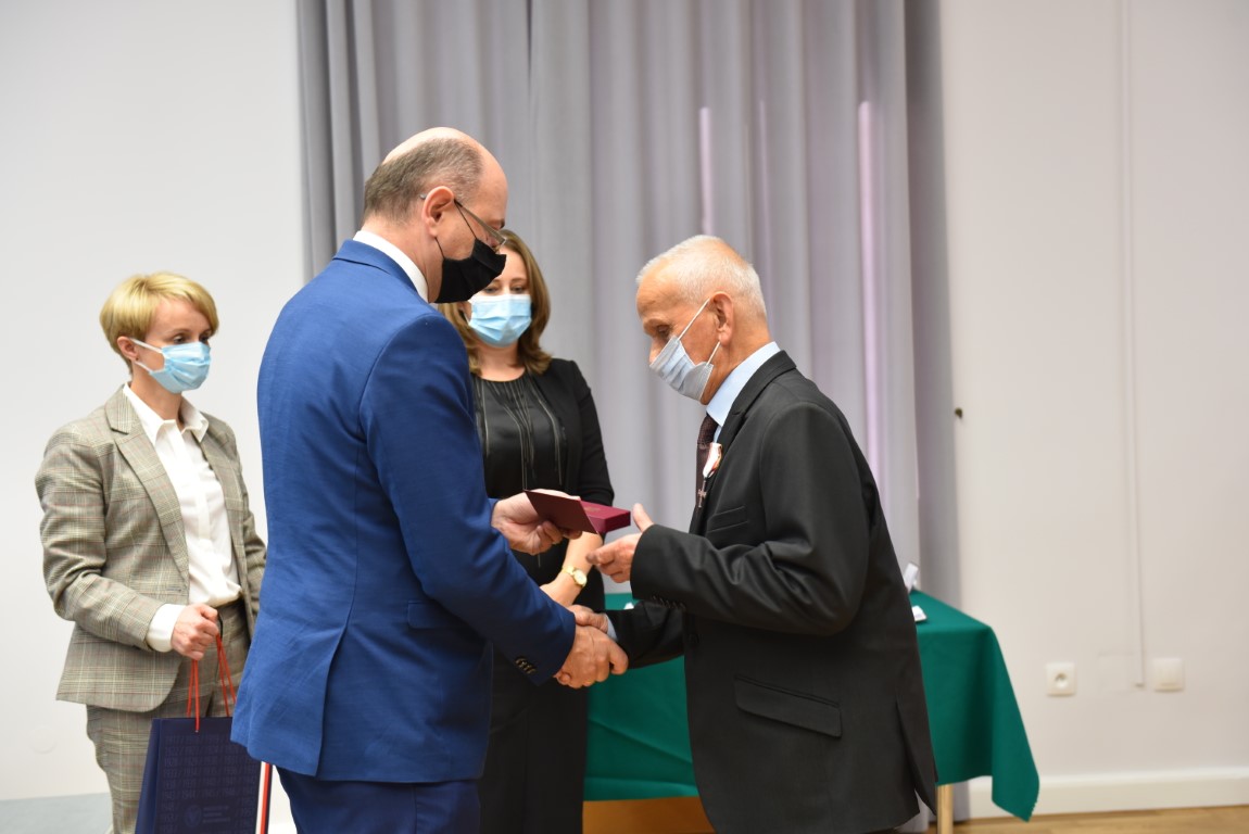 Uroczystość wręczenia Krzyży Wolności i Solidarności w Krakowie – fot. Żaneta Wierzgacz (IPN Kraków) Uroczystość wręczenia Krzyży Wolności i Solidarności w Krakowie – fot. Żaneta Wierzgacz (IPN Kraków)