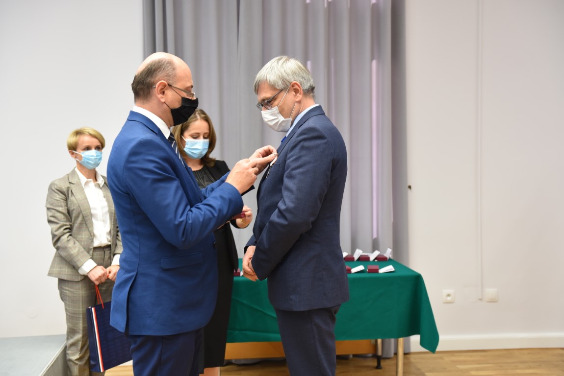 Uroczystość wręczenia Krzyży Wolności i Solidarności w Krakowie – fot. Żaneta Wierzgacz (IPN Kraków) Uroczystość wręczenia Krzyży Wolności i Solidarności w Krakowie – fot. Żaneta Wierzgacz (IPN Kraków)