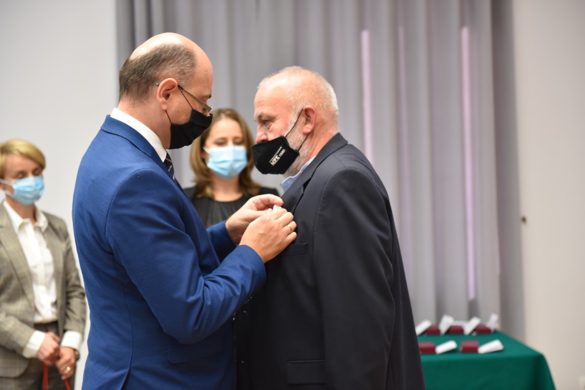 Uroczystość wręczenia Krzyży Wolności i Solidarności w Krakowie – fot. Żaneta Wierzgacz (IPN Kraków) Uroczystość wręczenia Krzyży Wolności i Solidarności w Krakowie – fot. Żaneta Wierzgacz (IPN Kraków)