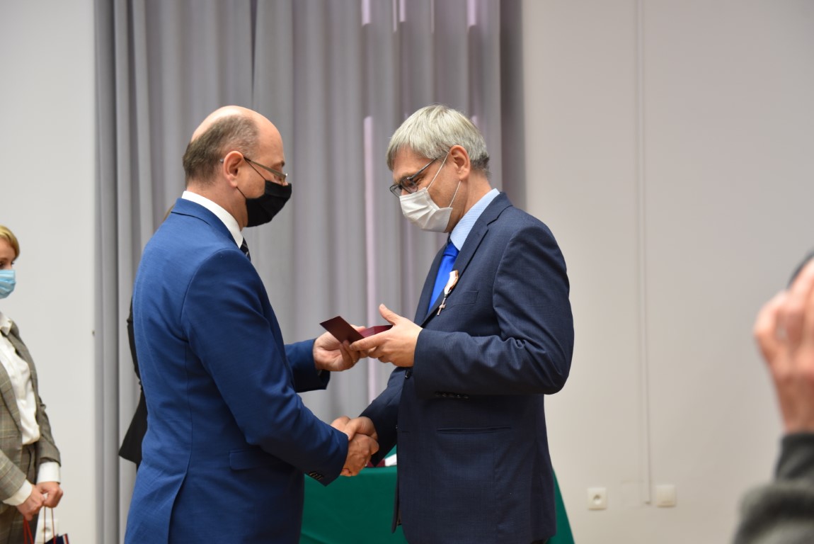 Uroczystość wręczenia Krzyży Wolności i Solidarności w Krakowie – fot. Żaneta Wierzgacz (IPN Kraków) Uroczystość wręczenia Krzyży Wolności i Solidarności w Krakowie – fot. Żaneta Wierzgacz (IPN Kraków)