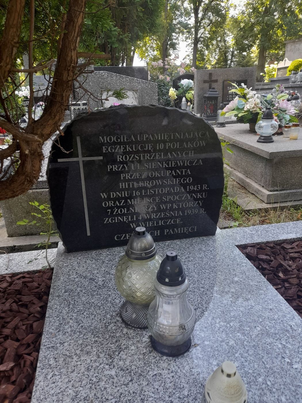 Grób po remoncie. Fot. IPN