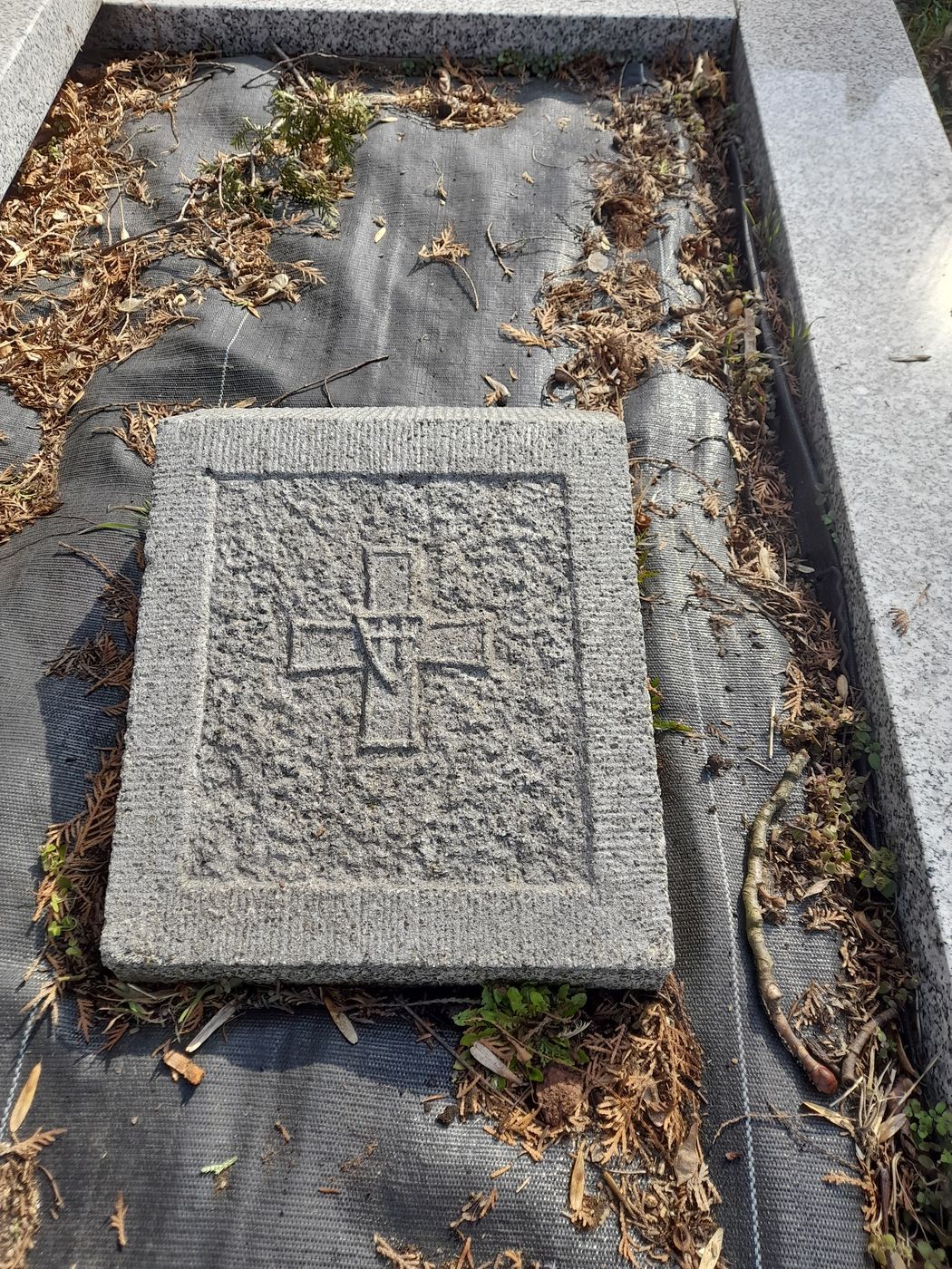 Grób przed remontem. Fot. IPN