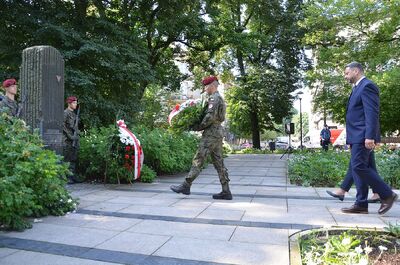 Uroczystość na pl. Axentowicza w Krakowie. Fot. Janusz Ślęzak (IPN)