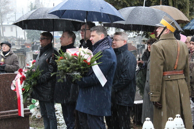 Ryszard Majdzik, wojewoda małopolski Piotr Ćwik, prezes IPN dr Jarosław Szarek, dyrektor OIPN w Krakowie dr hab. Filip Musiał, naczelnik OBEN IPN w Krakowie dr Wojciech Frazik