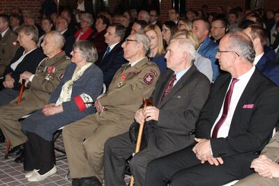 Wiceprezes IPN prof. Krzysztof Szwagrzyk (pierwszy z prawej)