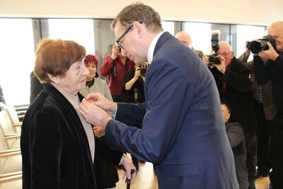 Krzyż Komandorski Orderu Odrodzenia Polski dla Mirosławy Gruszczyńskiej za ratowanie Żydów podczas II wojny światowej