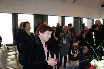 Krzyż Komandorski Orderu Odrodzenia Polski dla Mirosławy Gruszczyńskiej za ratowanie Żydów podczas II wojny światowej