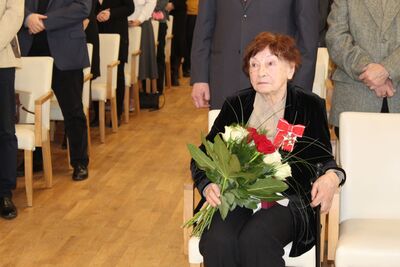 Krzyż Komandorski Orderu Odrodzenia Polski dla Mirosławy Gruszczyńskiej za ratowanie Żydów podczas II wojny światowej