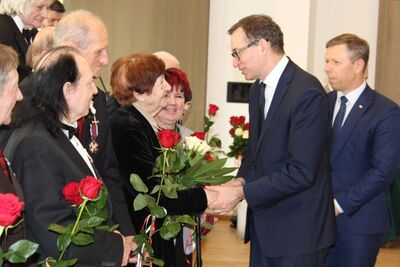 Krzyż Komandorski Orderu Odrodzenia Polski dla Mirosławy Gruszczyńskiej za ratowanie Żydów podczas II wojny światowej