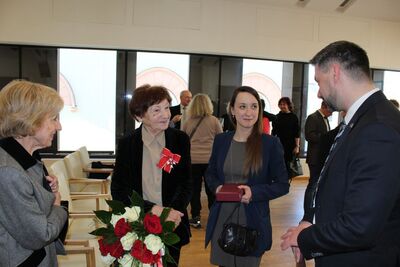 Krzyż Komandorski Orderu Odrodzenia Polski dla Mirosławy Gruszczyńskiej za ratowanie Żydów podczas II wojny światowej