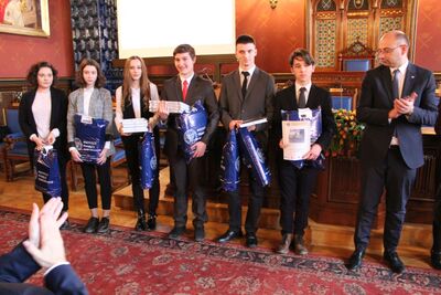 Nagrody dla zwycięzców gry miejskiej „Zakazana szkoła”