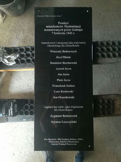 Tablica na cmentarzu w Więcławicach Starych