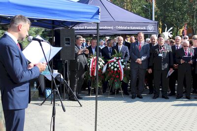 Odsłonięcie tablicy pamięci mieszkańców Ziemi Oświęcimskiej, walczących o wolność i niepodległość