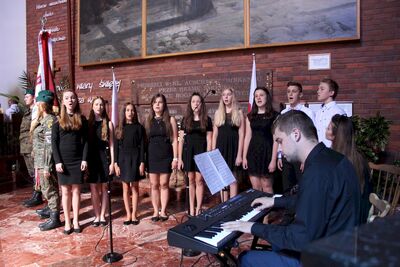 Odsłonięcie tablicy pamięci mieszkańców Ziemi Oświęcimskiej, walczących o wolność i niepodległość