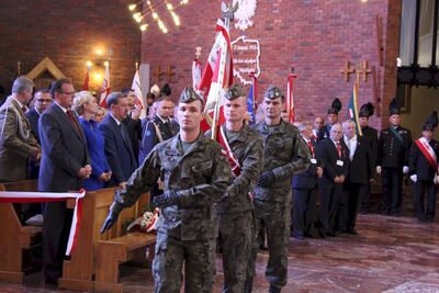 Odsłonięcie tablicy pamięci mieszkańców Ziemi Oświęcimskiej, walczących o wolność i niepodległość