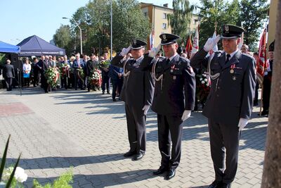 Odsłonięcie tablicy pamięci mieszkańców Ziemi Oświęcimskiej, walczących o wolność i niepodległość