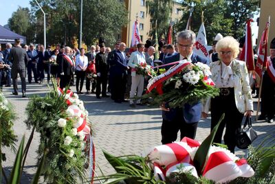 Odsłonięcie tablicy pamięci mieszkańców Ziemi Oświęcimskiej, walczących o wolność i niepodległość
